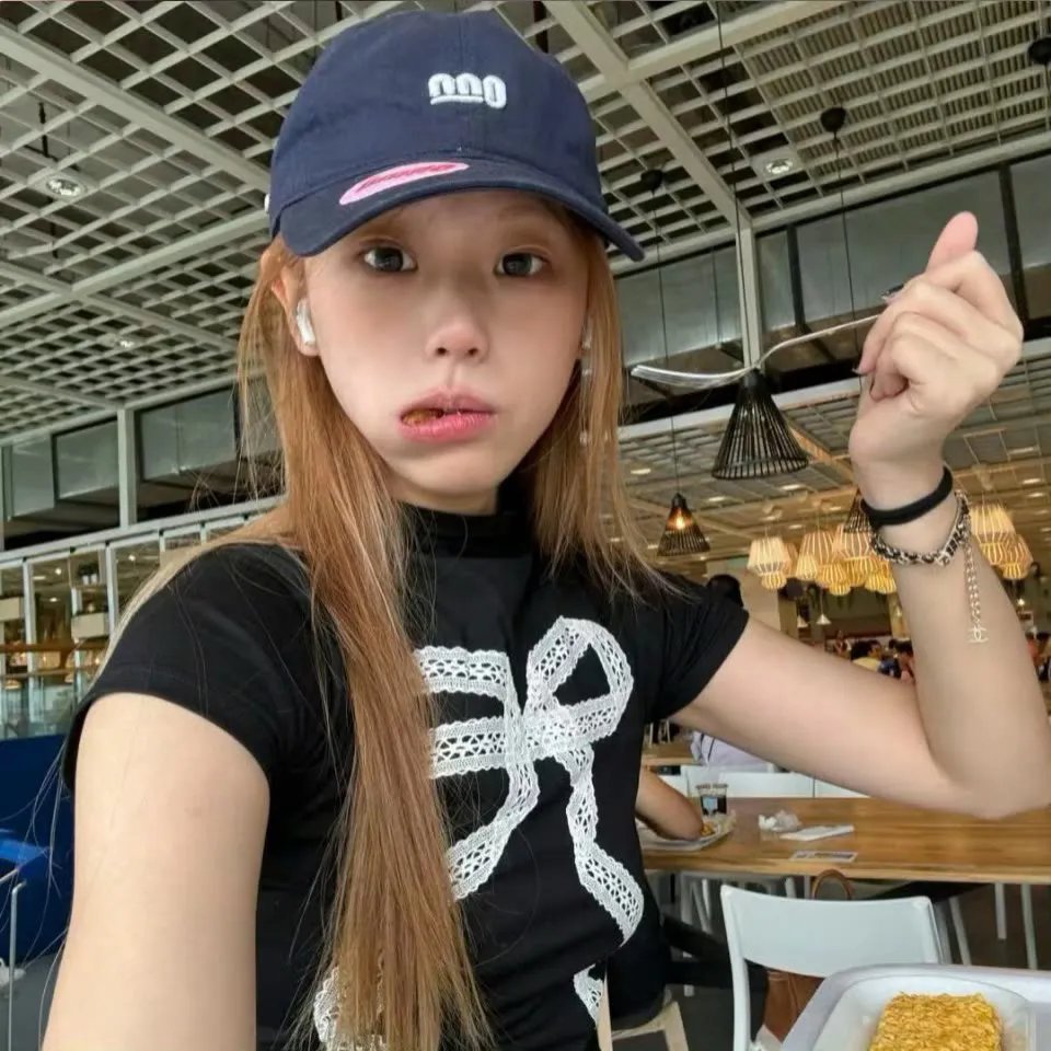 面对我